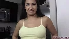 Reproduzir Diminuto orifício moderado adolescente russo desvirginizado para o meu dia natal