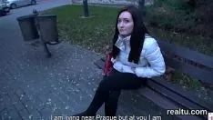 播放 迷人的捷克斯洛伐克裙子是在长廊上制作并渗透在 pov
