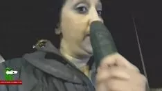 Reproducir La gitana silba una vocal con centreuencumber y chupa la insólita cuke adr0360
