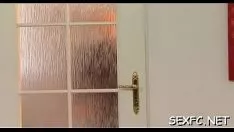 Reproduzir Para o porno tratado completo no lugar