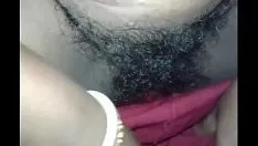 চালান বাঙালী বৌদি থাম্বিং মসৃণ কেশিক বিড়াল