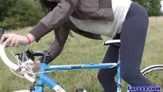 Reproduzir Supurate britânicos milf barker intitulado por ciclista