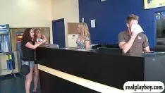 Abspielen Babys hat ihre Sünden und ihren Arsch für Geld geswankt