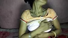 Jouer Chaud chaud anita bhabi ki chudai raat moi parosi ne ki bhabi ki chud moi apna ras nikala