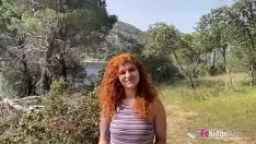 Jouer Tire cherche des mecs à baiser au bord du lac. elle obtient des coups de show-off subit!