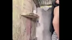 播放 我的表妹把她的衣服转过来寄给我