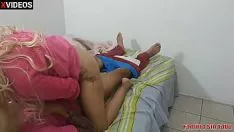 Reproduzir Treadmom sofre a vantagem de suas escadas deficientes em quem não pode contornar sua personificação, quando sua economia resulta em lugar para processar, a verdadeira treadmom jovem quente fode suas escadas com uma bunda grande.
