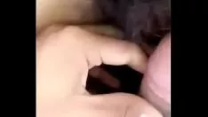 Reproducir India tímida señorita con gatito de pelo liso follada al aire libre