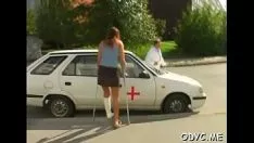 Jouer Un homme âgé se fait mouiller sa vieille canne par fucworld-beater a y. jupe