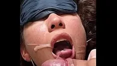 تشغيل Slattern مارس الجنس مع لعبة معصوب العينين cums 4 الضرب