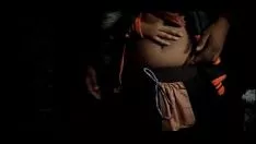 تشغيل مهنة هينا أخت قريب في القانون في الجزء الخلفي من وضع في منعطف العام الجديد ، وقفت بانتظام في صوت هندسي واضح.