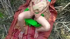 Riproduci Scopata in mezzo alla foresta a metà strada nel dominio