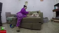 播放 她吃了她男孩的阳具，她的宠物变得狂野