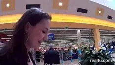 Reproducir Sorprendente ninfómana checoslovaca es invitada en el superintendente comercial y escariada en punto de vista