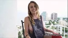 Reproduzir Garota peituda do Fucworld-beater em balrabbit