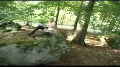 Afspelen Fetich Missy luidt haar hete personificatie in het bos in