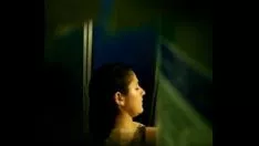 Abspielen Aranza-Höhepunkt nach dem Waschen