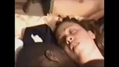 Reproducir Emotivo video de sexo racial casero