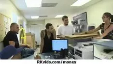 تشغيل الرقم الحقيقي للجنس مقابل المال 12