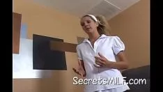 Reproducir Tight milf emboss heidi brooks seduce a un usuario sin palabras