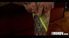 Reproducir Bebé con tatuajes se pone gumshoe 334