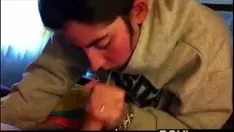 Oynat Eski kız sashay standını emmek