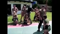 Odtwórz Wojskowe nauczanie na temat seksu na maszynie