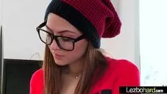 Afspelen Hete gehoornde lezbo-missys werken hete seksvideo-opname-05