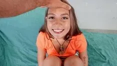 Afspelen Ziet er schattig en onschuldig uit, maar ze houdt van dikke lullen