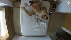 Reproducir ¡espejo encima de la cama! preciosa escena de sexo amateur de una pareja polaca
