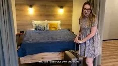 Odtwórz Pasierb pieprzył macochę w pokoju hotelowym. macocha: - o mój boże!!!
