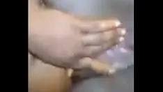 تشغيل Iya ayi بالإصبع نفسها على whatsapp