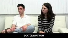 Играть Doctor3way - сводные братья и сестры Корра Кокс и Ник Шутс проходят сеанс терапии с доктором Кензи Лав