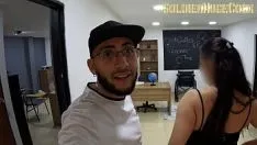 再生 ソーシャルネットワークで女の子と出会い、彼女にポルノをするよう説得しようとします...彼女はただ私のペニスをしゃぶって私の精液を飲み込みたいだけです