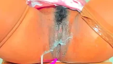 Reproducir Dios mío, mi novia, cameltoe, labios enormes para follar el coño, bebiendo mojados con una corrida cremosa corriendo por los labios de su coño, si miras, te correrás 9 veces.