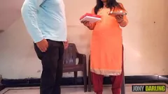 Afspelen Indiase MILF met grote kont krijgt een Diwali-verrassing in deze hardcore sekstape