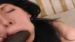 চালান শ্যামাঙ্গিনী MILF জেনিফার মুখের বাঁড়ার সাথে নতুন আন্তঃজাতিক এনকাউন্টারে