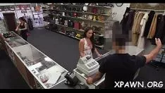 Reproducir Curvilínea y descubra que una persona no profesional capaz es una sensación táctil sobre hale