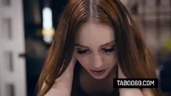 Odtwórz W ciąży nastolatek Redhead Maya Kendrick w tabu hardcore spotkanie z Stepdadem