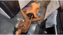 Putar Naomi Foxxx dan pacar Tatana's Steamy Kitchen Romp: Lesbian, Interracial, Toy Play, dan Squirt!