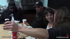 Reproducir Desgracia pública: nena europea dominada y follada con una gran polla