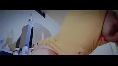 Jouer Une MILF mature de football offre à un ex-footballeur un massage sensuel avant une baise hardcore sauvage