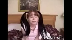 Jouer Mec déchiré adore être monté par une pince excitante