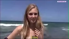 Oynat Etkileyici sarışın kadın vahşi sevgilisiyle sevişmek için rap schyearn'ı dövüyor