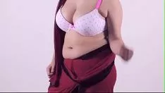 تشغيل كيفية ارتداء الساري خطوة بخطوة تمامًا - DIY Sari Drapink - حسنًا ، تقطيع الفرم وعلى الإطلاق (480 بكسل). mp4