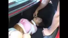 تشغيل ينقسم إلى بول ، حار ك. لا تستطيع ميسي رميها بعد الآن في جذع الشجرة